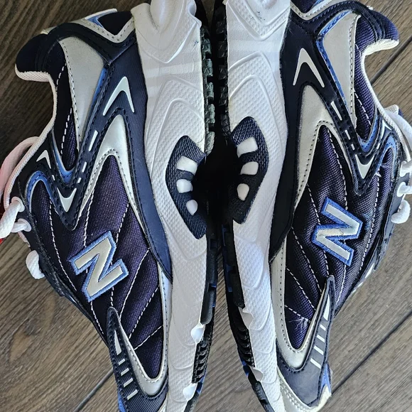 New  new balance size 5 youth - Picture 11 of 11